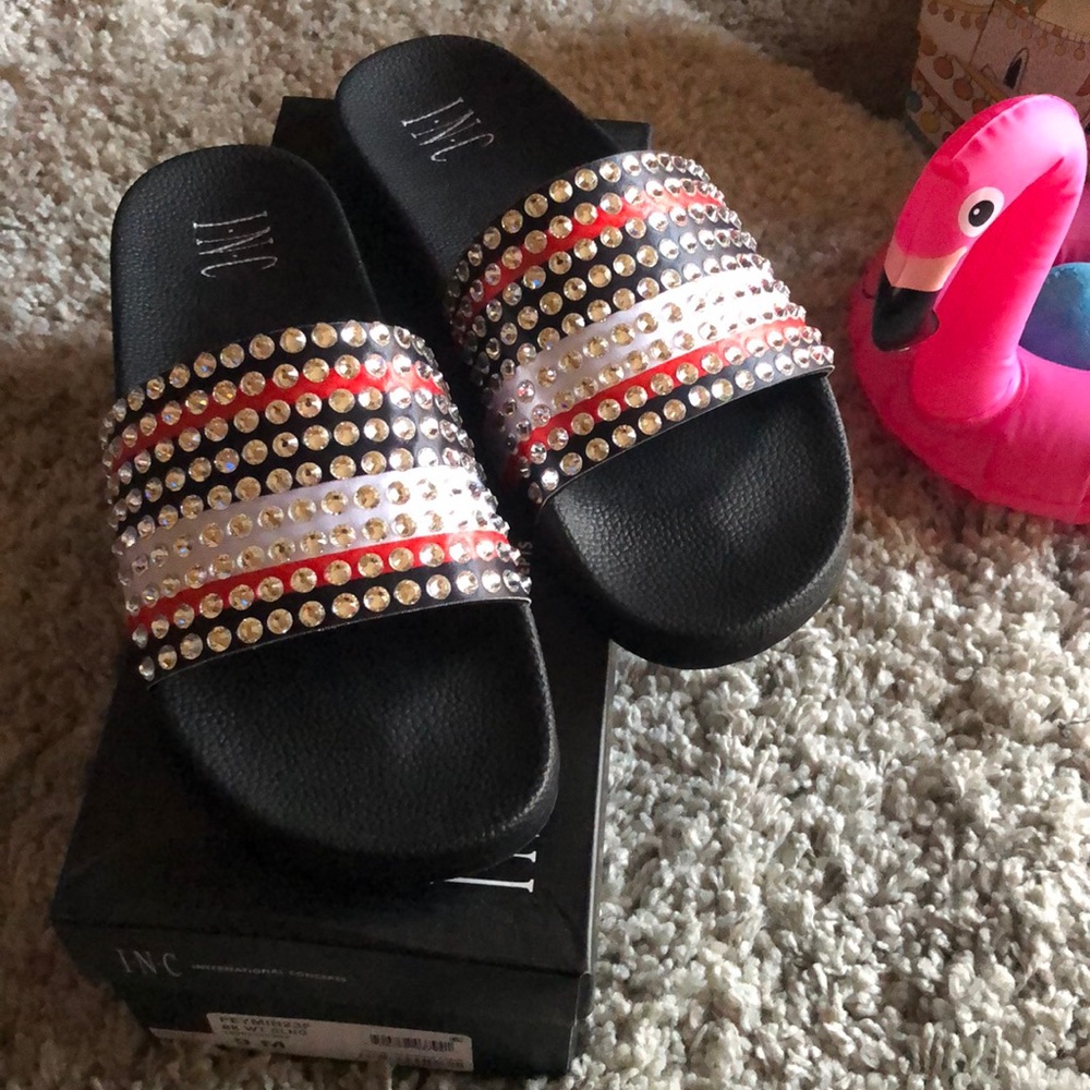 New INC pool slides never worn 💕💕